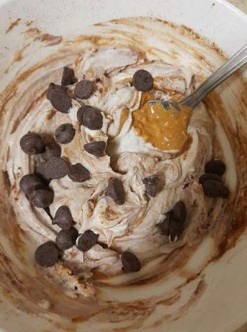 Five Minute Snickers Mousse