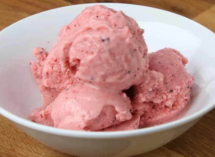 Strawberry Kiwi Frozen Yogurt