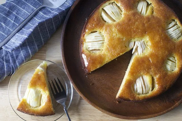 Suken Apple and Honey Cake