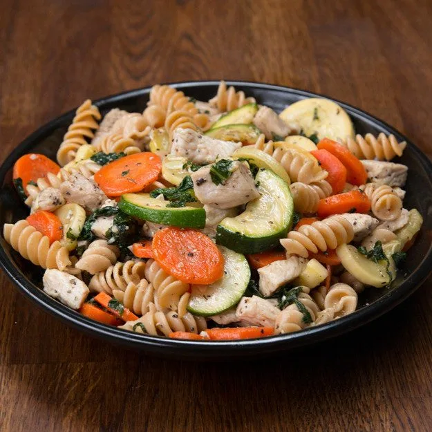Garlic Chicken And Veggie Pasta