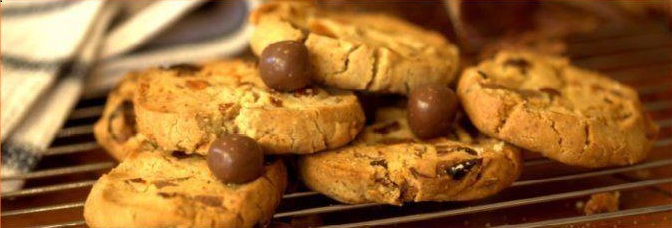 FruChoc and Apricot Cookies