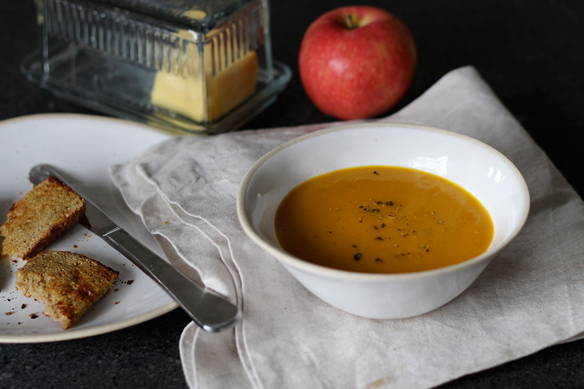 Coconut Roasted Pumpkin and Apple Soup