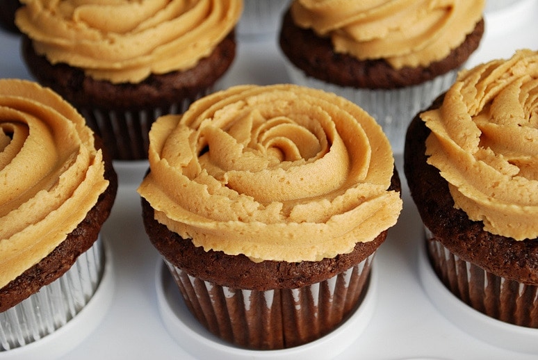 Cupcakes with Chocolate Peanut Frosting