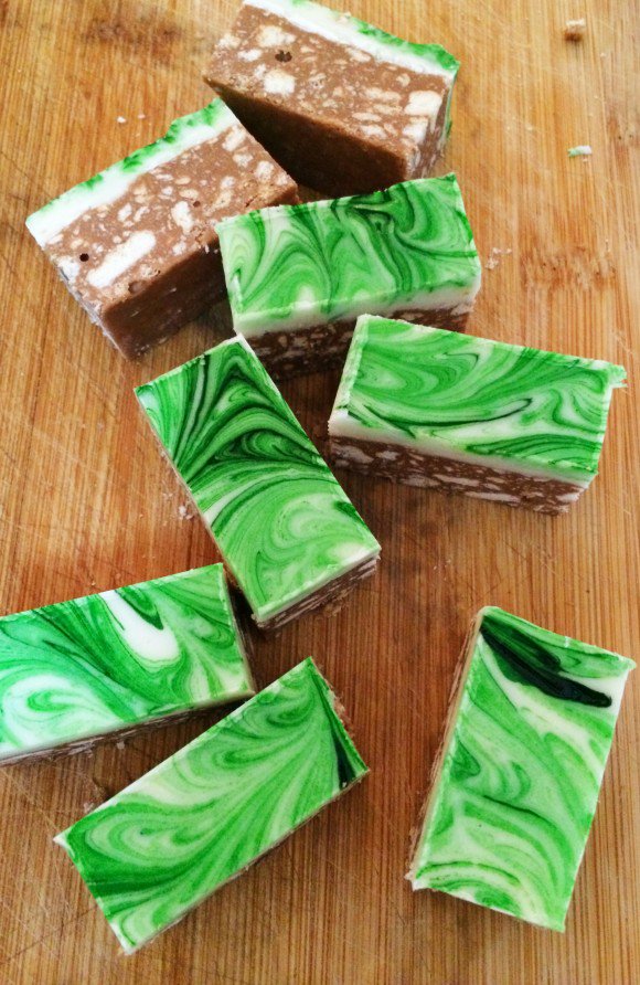 Super Easy Chocolate Peppermint Slice